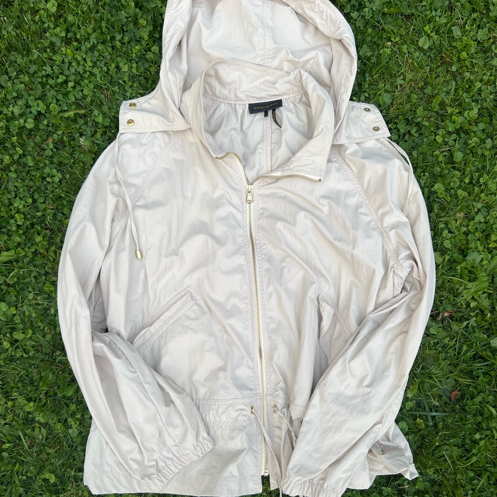 Donna Karan cream and gold lightweight windbreaker jacket size large